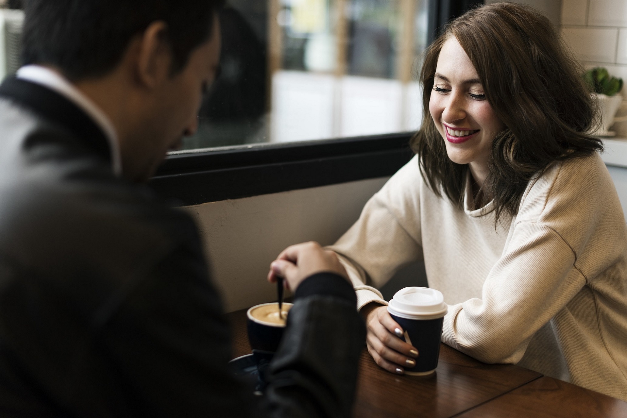 Dos and Don'ts of a First Date: Essential Guide for a Successful Encounter