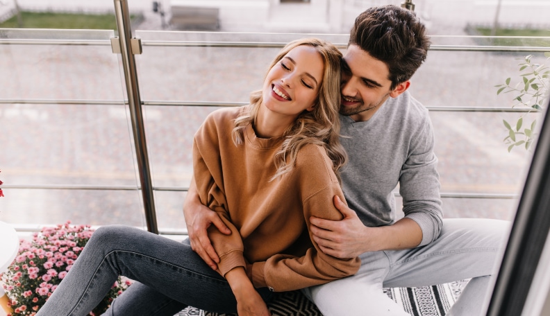 Does He Like Me? 101 Subtle Signs Body Language Clues Guys Can't Hide